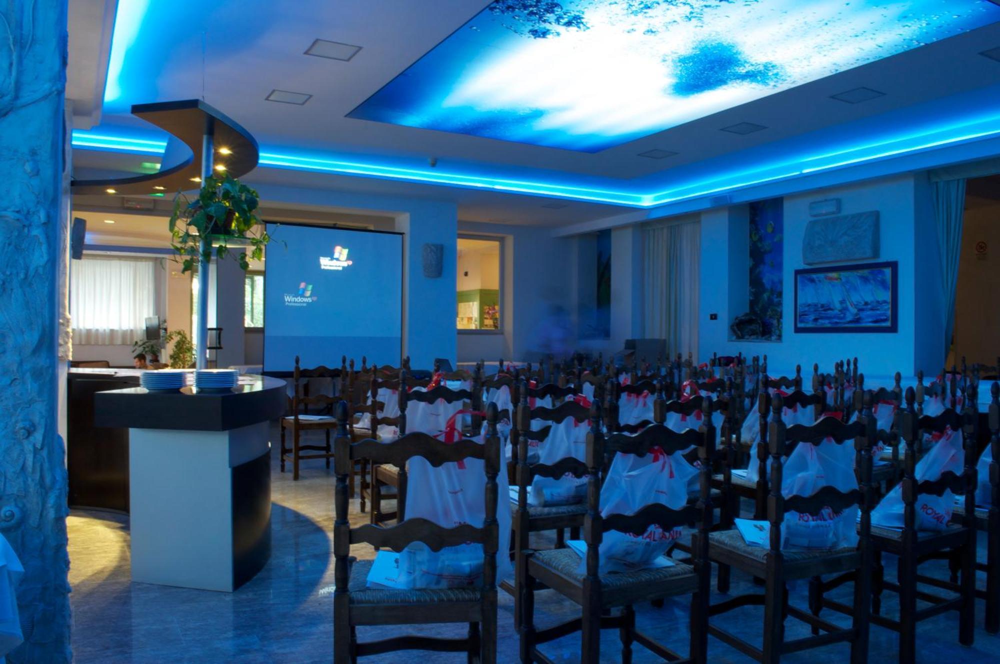 Hotel Roma マリーナ・ディ・マッサ エクステリア 写真