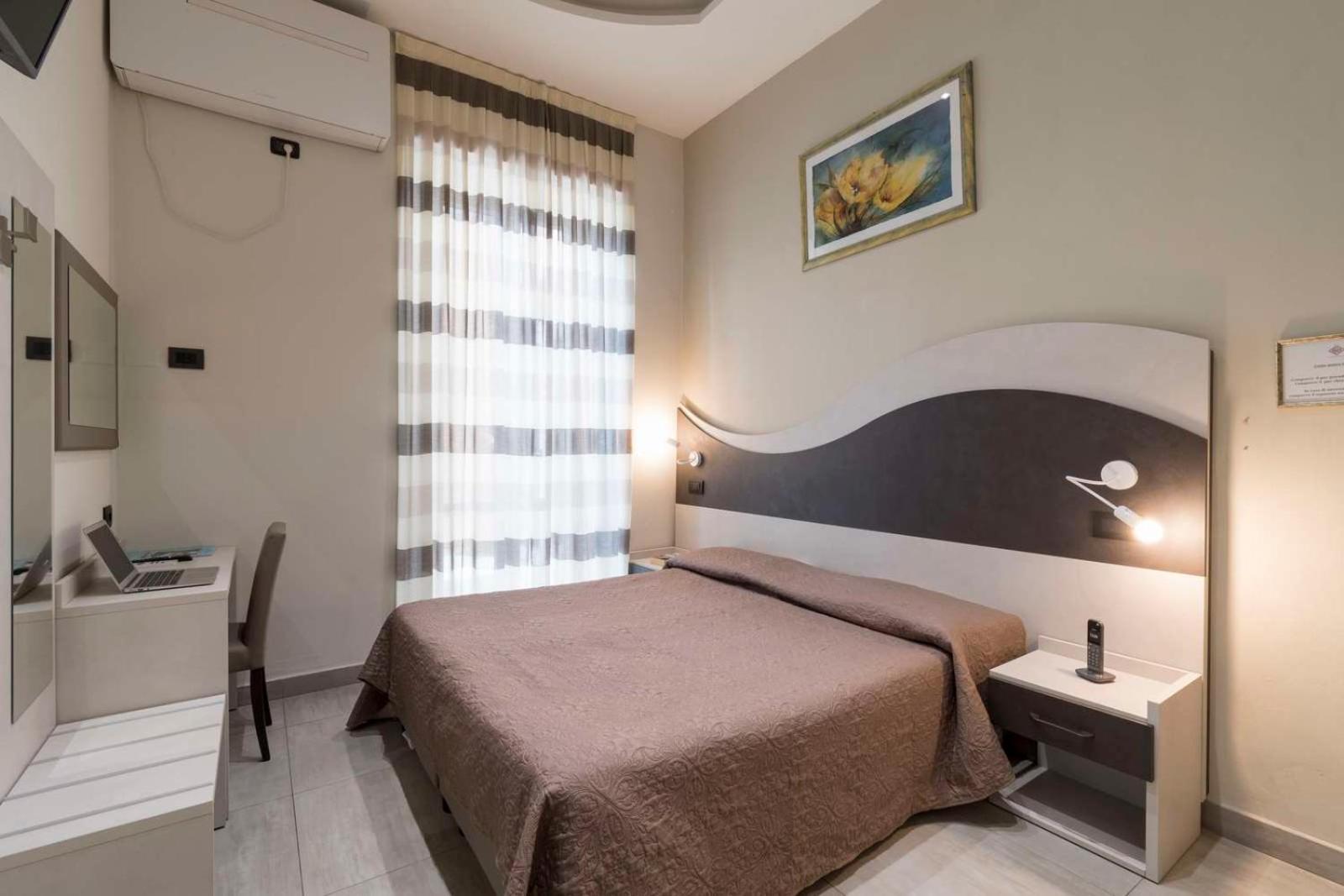 Hotel Roma マリーナ・ディ・マッサ エクステリア 写真